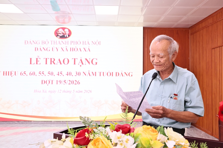 TỰ HÀO TẤM HUY HIỆU ĐẢNG TRAO- Ảnh 8.