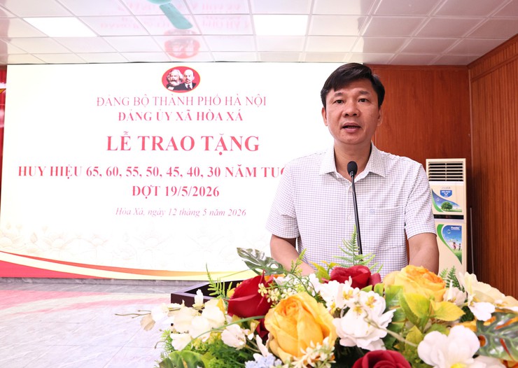 TỰ HÀO TẤM HUY HIỆU ĐẢNG TRAO- Ảnh 4.