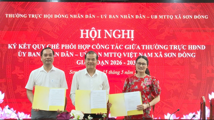 Thường trực HĐND xã Sơn Đồng tổ chức Hội nghị ký kết Quy chế phối hợp nhiệm kỳ 2026 - 2031 và Chương trình phối hợp công tác năm 2026 giữa Thường trực HĐND, UBND, Ủy ban MTTQ Việt Nam- Ảnh 1.