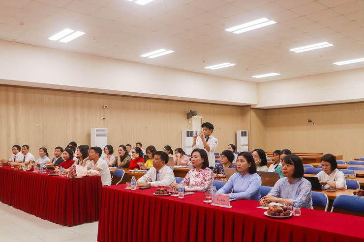 Chi bộ Trường THPT Nguyễn Quốc Trinh tổ chức lễ kết nạp Đảng viên mới cho học sinh ưu tú- Ảnh 2.