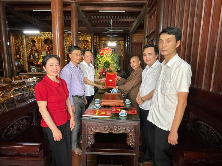 Xã Chương Dương tổ chức thăm, chúc mừng Đại lễ Phật Đản Phật lịch 2570  - Dương lịch 2026- Ảnh 1.