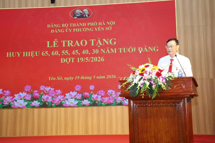 Đảng ủy phường Yên Sở  tổ chức Lễ trao Huy hiệu Đảng 65, 60, 55, 45, 40 và 30 năm tuổi Đảng đợt 19/5/2026 cho các đồng chí đảng viên thuộc Đảng bộ phường- Ảnh 5.