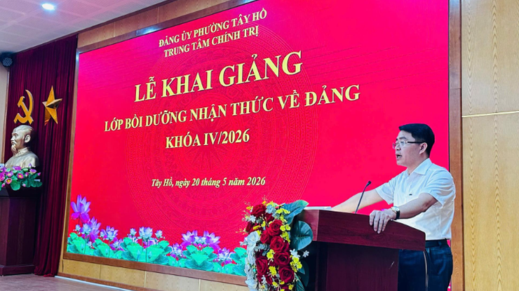 Khai giảng lớp bồi dưỡng nhận thức về Đảng khóa IV/2026 tại Trung tâm Chính trị phường Tây Hồ- Ảnh 1.