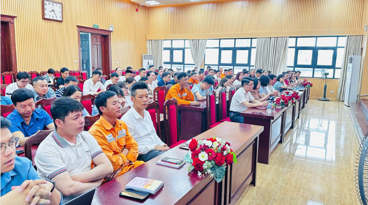 Khai giảng lớp bồi dưỡng nhận thức về Đảng khóa IV/2026 tại Trung tâm Chính trị phường Tây Hồ- Ảnh 3.