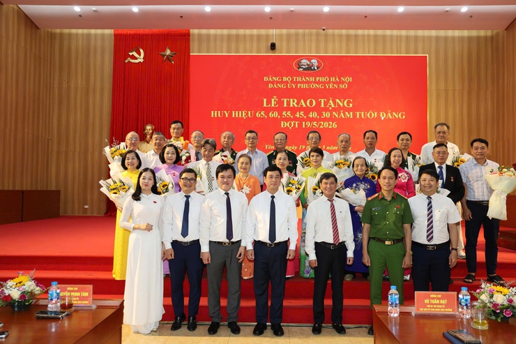 Đảng ủy phường Yên Sở  tổ chức Lễ trao Huy hiệu Đảng 65, 60, 55, 45, 40 và 30 năm tuổi Đảng đợt 19/5/2026 cho các đồng chí đảng viên thuộc Đảng bộ phường- Ảnh 7.