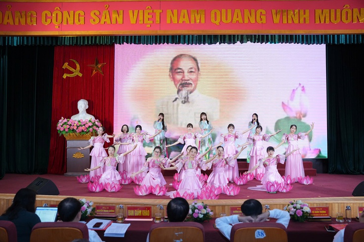 Phường Việt Hưng tổ chức thành công Chung khảo Hội thi Báo cáo viên, tuyên truyền viên giỏi năm 2026- Ảnh 19.
