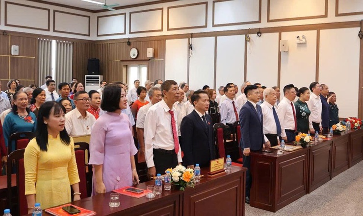 Đảng ủy phường Đông Ngạc tổ chức Lễ kỷ niệm 136 năm ngày sinh Chủ tịch Hồ Chí Minh và trao tặng Huy hiệu Đảng đợt 19/5/2026- Ảnh 3.