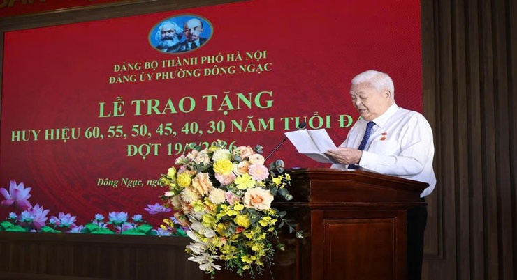 Đảng ủy phường Đông Ngạc tổ chức Lễ kỷ niệm 136 năm ngày sinh Chủ tịch Hồ Chí Minh và trao tặng Huy hiệu Đảng đợt 19/5/2026- Ảnh 9.