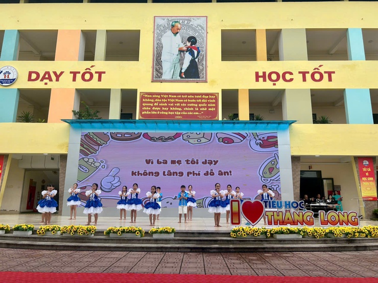 Hội thi Rung chuông vàng “Tìm hiểu kiến thức về An toàn thực phẩm” tại trường Tiểu học Thăng Long- Ảnh 4.