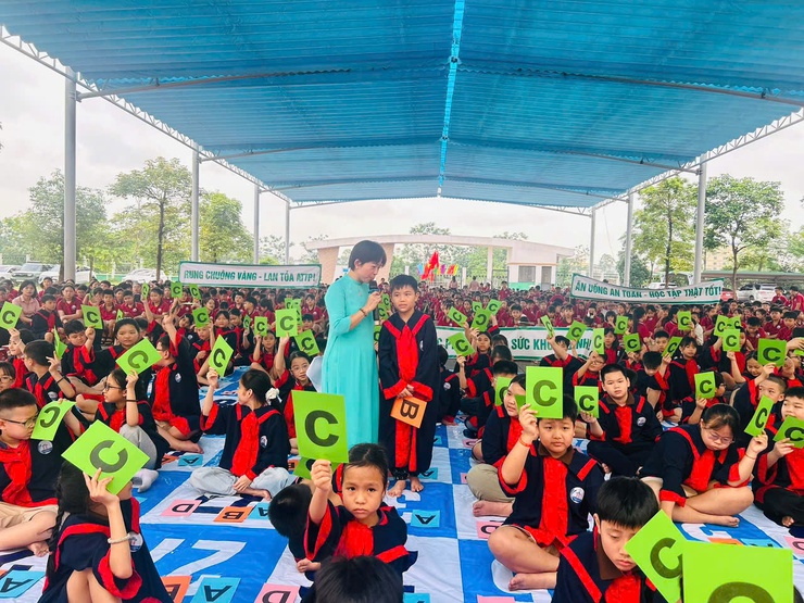 Hội thi Rung chuông vàng “Tìm hiểu kiến thức về An toàn thực phẩm” tại trường Tiểu học Thăng Long- Ảnh 5.