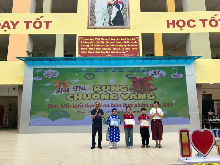 Hội thi Rung chuông vàng “Tìm hiểu kiến thức về An toàn thực phẩm” tại trường Tiểu học Thăng Long- Ảnh 8.