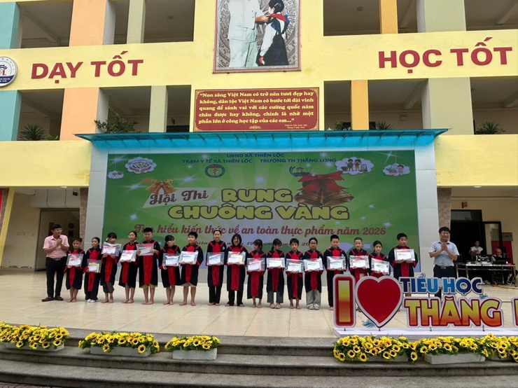 Hội thi Rung chuông vàng “Tìm hiểu kiến thức về An toàn thực phẩm” tại trường Tiểu học Thăng Long- Ảnh 9.