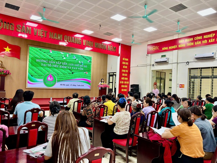  Phòng giao dịch NHCSXH Thanh Oai tổ chức lớp tập huấn nghiệp vụ tín dụng chính sách cho 148 học viên là Tổ trưởng, tổ phó của 74 tổ tiết kiệm và vay vốn trên địa bàn xã.- Ảnh 1.