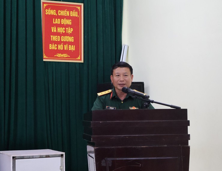 Lãnh đạo phường Đông Ngạc thăm, động viên, tặng quà tân binh nhập ngũ năm 2026- Ảnh 4.