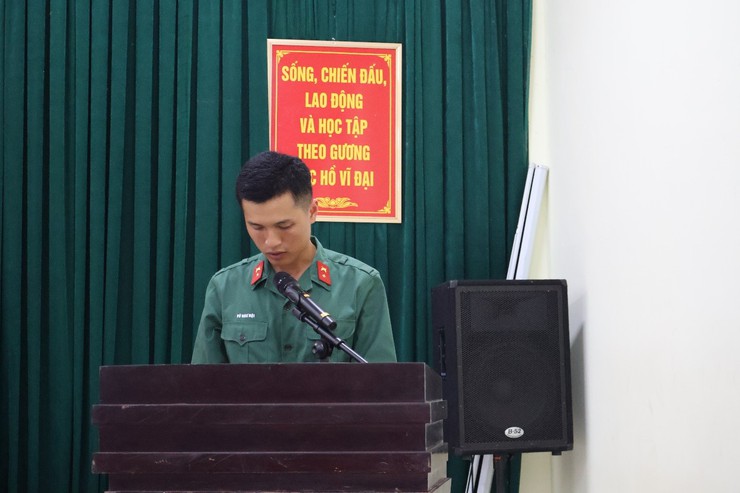 Lãnh đạo phường Đông Ngạc thăm, động viên, tặng quà tân binh nhập ngũ năm 2026- Ảnh 7.