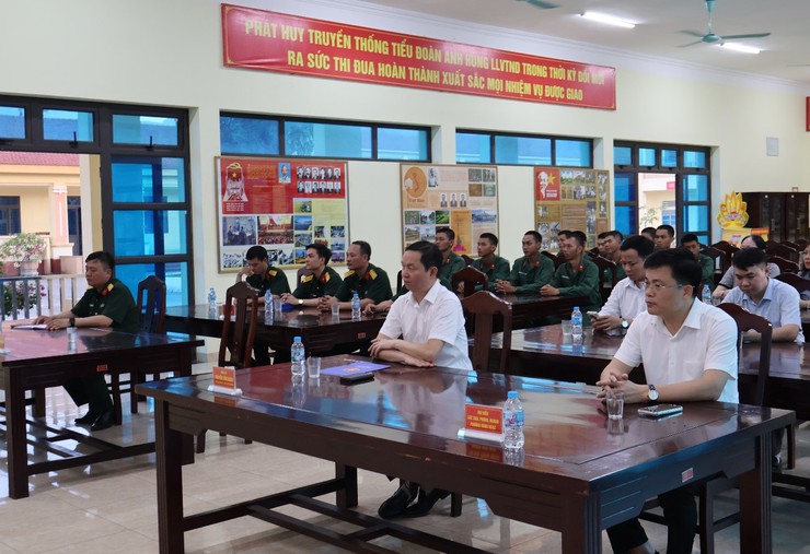Lãnh đạo phường Đông Ngạc thăm, động viên, tặng quà tân binh nhập ngũ năm 2026- Ảnh 5.