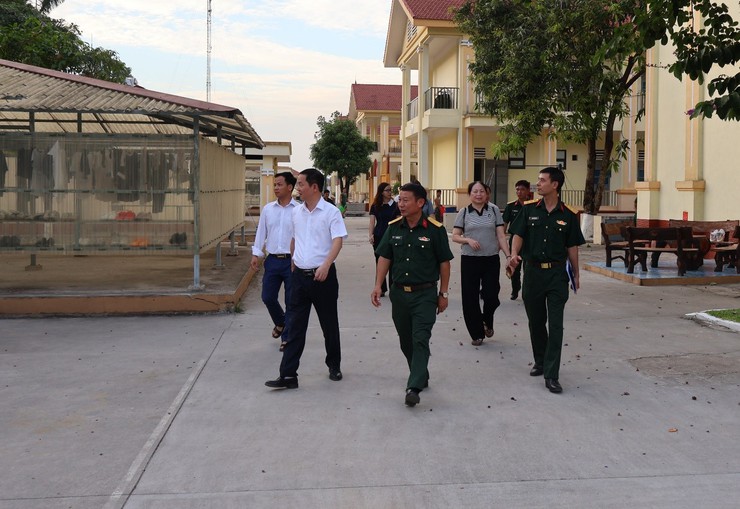 Lãnh đạo phường Đông Ngạc thăm, động viên, tặng quà tân binh nhập ngũ năm 2026- Ảnh 14.