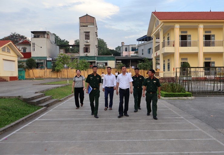 Lãnh đạo phường Đông Ngạc thăm, động viên, tặng quà tân binh nhập ngũ năm 2026- Ảnh 15.
