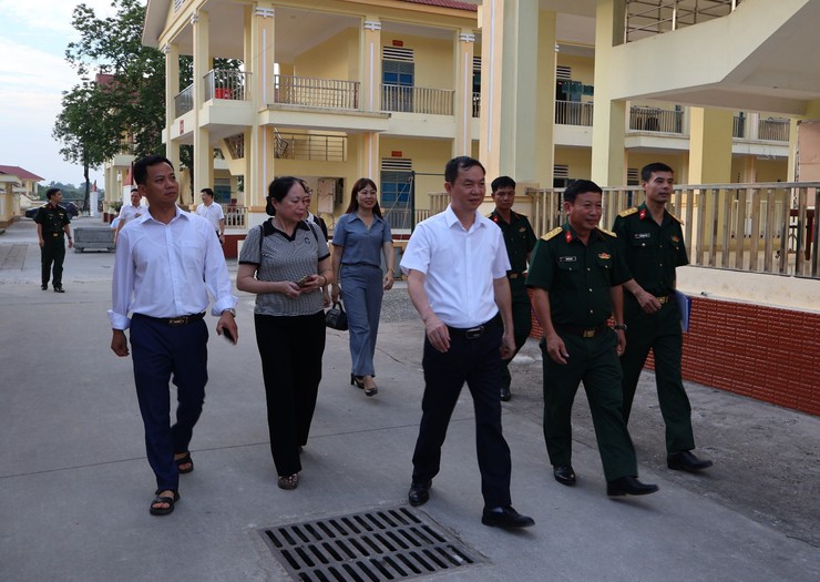 Lãnh đạo phường Đông Ngạc thăm, động viên, tặng quà tân binh nhập ngũ năm 2026- Ảnh 16.