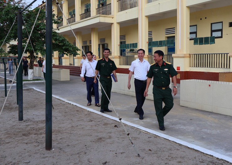 Lãnh đạo phường Đông Ngạc thăm, động viên, tặng quà tân binh nhập ngũ năm 2026- Ảnh 18.