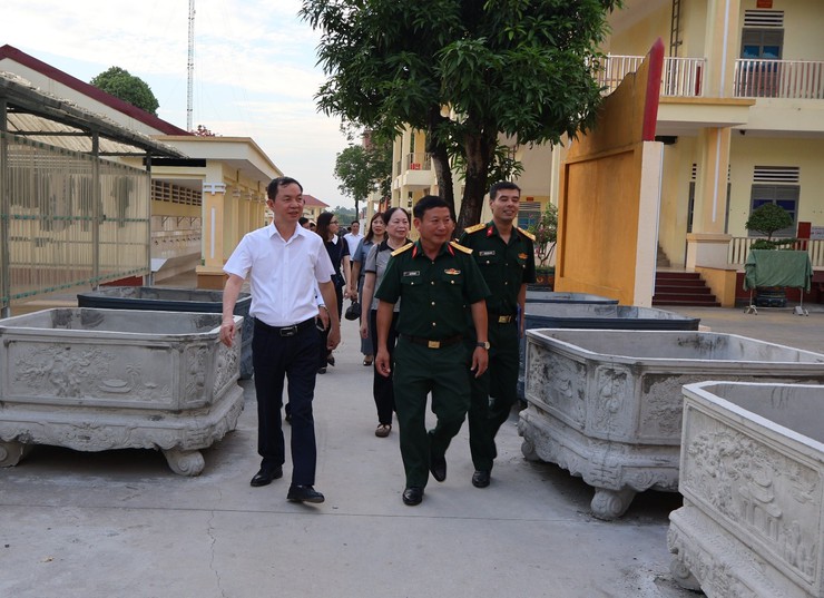 Lãnh đạo phường Đông Ngạc thăm, động viên, tặng quà tân binh nhập ngũ năm 2026- Ảnh 19.