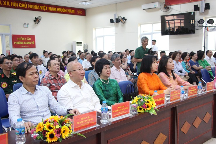 Chung khảo Hội thi “Báo cáo viên, tuyên truyền viên giỏi” phường Giảng Võ năm 2026 

- Ảnh 1.
