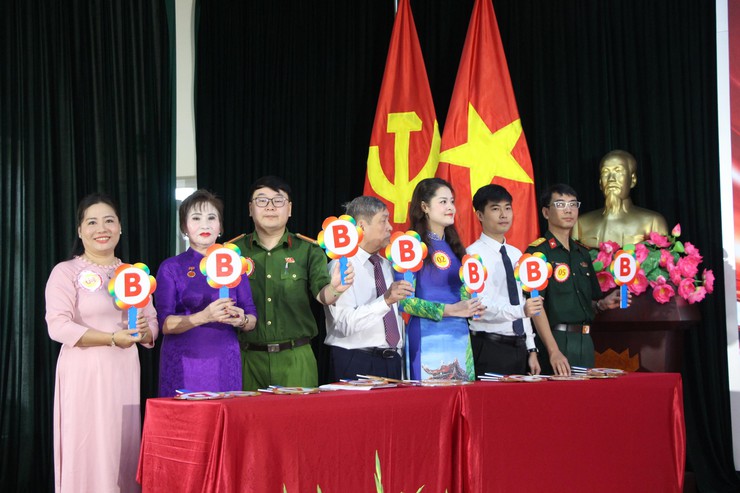 Chung khảo Hội thi “Báo cáo viên, tuyên truyền viên giỏi” phường Giảng Võ năm 2026 

- Ảnh 5.