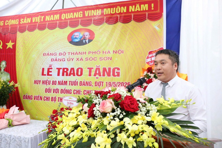 ĐẢNG ỦY XÃ SÓC SƠN TRAO HUY HIỆU 80 NĂM TUỔI ĐẢNG CHO ĐẢNG VIÊN CHU THỊ ĐỨC- Ảnh 4.