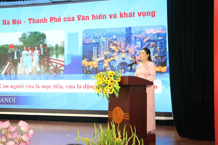 Chung khảo Hội thi “Báo cáo viên, tuyên truyền viên giỏi” phường Giảng Võ năm 2026 

- Ảnh 11.