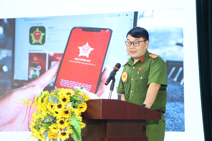 Chung khảo Hội thi “Báo cáo viên, tuyên truyền viên giỏi” phường Giảng Võ năm 2026 

- Ảnh 8.