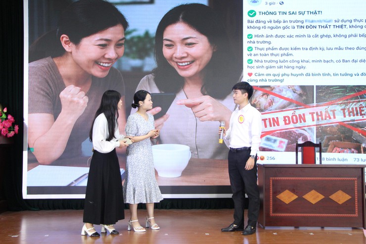 Chung khảo Hội thi “Báo cáo viên, tuyên truyền viên giỏi” phường Giảng Võ năm 2026 

- Ảnh 14.