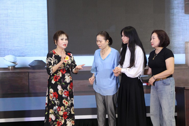 Chung khảo Hội thi “Báo cáo viên, tuyên truyền viên giỏi” phường Giảng Võ năm 2026 

- Ảnh 12.