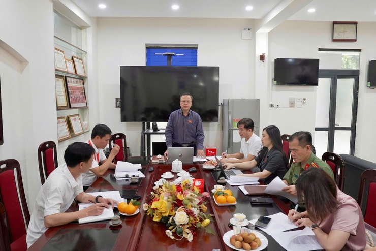 Ban Văn hóa – Xã hội HĐND xã Thiên Lộc khảo sát việc thực hiện Đề án toàn dân tham gia bảo vệ Quốc phòng - An ninh tại Trường THPT Bắc Thăng Long.- Ảnh 1.