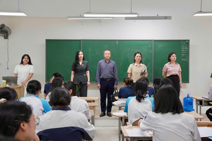 Ban Văn hóa – Xã hội HĐND xã Thiên Lộc khảo sát việc thực hiện Đề án toàn dân tham gia bảo vệ Quốc phòng - An ninh tại Trường THPT Bắc Thăng Long.- Ảnh 12.