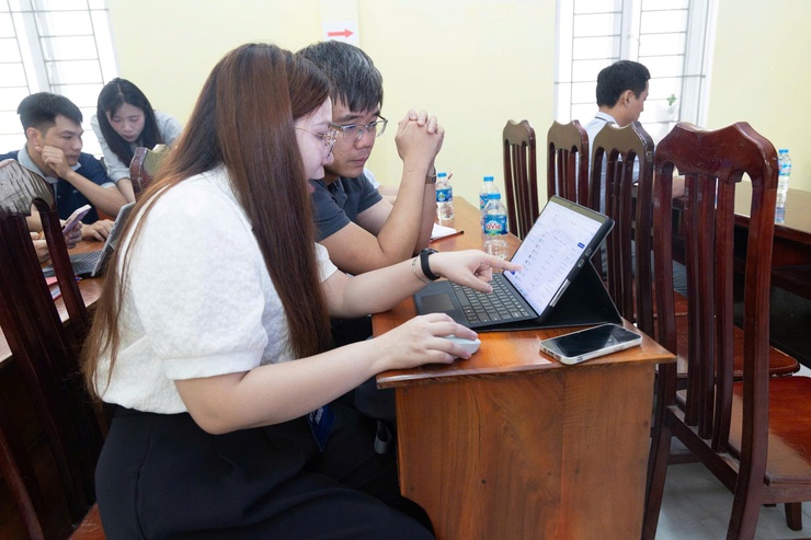 Cán bộ, công chức và người lao động xã Ứng Thiên nâng cao hiệu quả công việc nhờ Hệ thống HanoiWork- Ảnh 2.