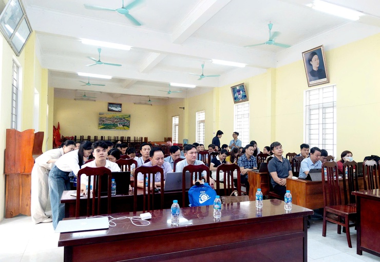 Cán bộ, công chức và người lao động xã Ứng Thiên nâng cao hiệu quả công việc nhờ Hệ thống HanoiWork- Ảnh 1.