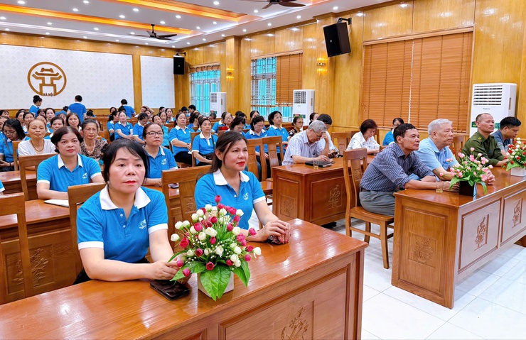 Hội LHPN phường Thanh Liệt gắn biển mô hình “Ngôi nhà xanh” chào mừng Đại hội đại biểu phụ nữ toàn quốc lần thứ XIV- Ảnh 2.