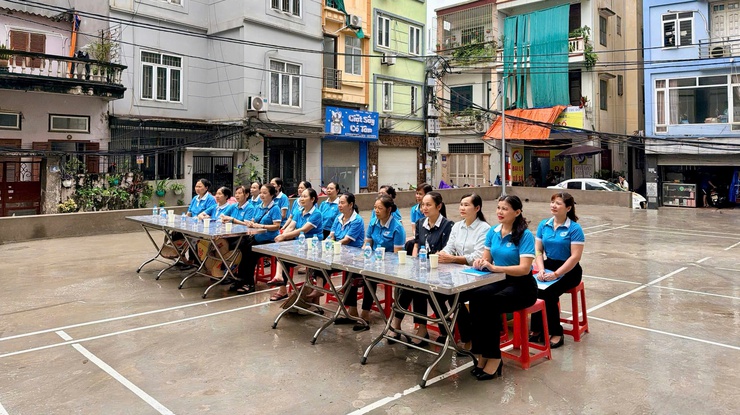 Hội LHPN phường Thanh Liệt gắn biển mô hình “Ngôi nhà xanh” chào mừng Đại hội đại biểu phụ nữ toàn quốc lần thứ XIV- Ảnh 6.