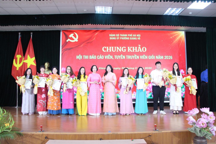 Chung khảo Hội thi “Báo cáo viên, tuyên truyền viên giỏi” phường Giảng Võ năm 2026 

- Ảnh 4.