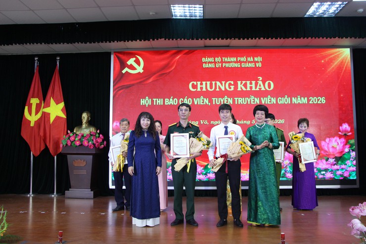 Chung khảo Hội thi “Báo cáo viên, tuyên truyền viên giỏi” phường Giảng Võ năm 2026 

- Ảnh 18.