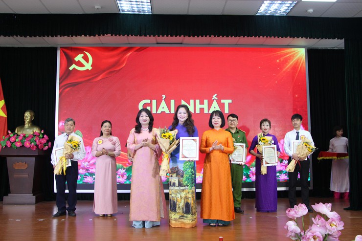 Chung khảo Hội thi “Báo cáo viên, tuyên truyền viên giỏi” phường Giảng Võ năm 2026 

- Ảnh 17.