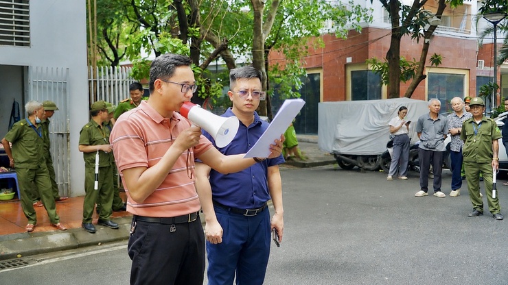 Phường Từ Liêm tổ chức cưỡng chế phá dỡ các công trình vi phạm đất đai- Ảnh 1.