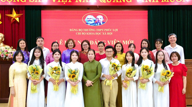 11 học sinh ưu tú trường THPT Phúc Lợi vinh dự được kết nạp vào Đảng Cộng sản Việt Nam- Ảnh 2.