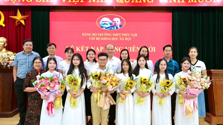 11 học sinh ưu tú trường THPT Phúc Lợi vinh dự được kết nạp vào Đảng Cộng sản Việt Nam- Ảnh 3.