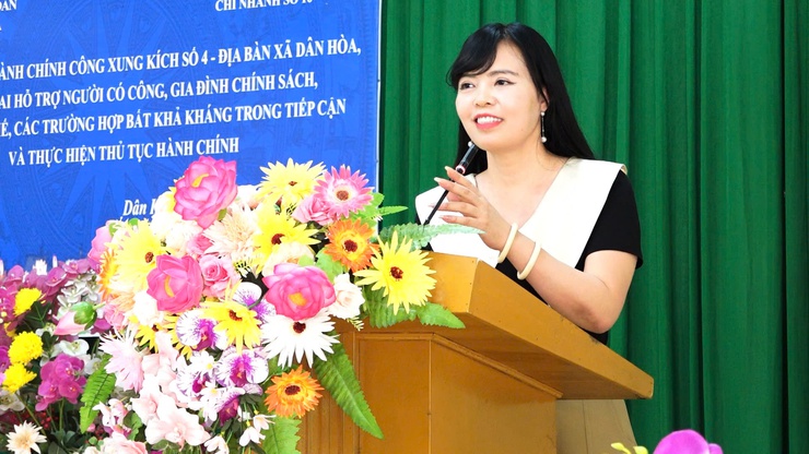VẬN HÀNH MÔ HÌNH "TỔ HÀNH CHÍNH CÔNG XUNG KÍCH": MANG DỊCH VỤ CÔNG ĐẾN GẦN NGƯỜI CÓ CÔNG, GIA ĐÌNH CHÍNH SÁCH VÀ NGƯỜI YẾU THẾ TẠI XÃ DÂN HÒA- Ảnh 1.