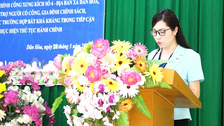 VẬN HÀNH MÔ HÌNH "TỔ HÀNH CHÍNH CÔNG XUNG KÍCH": MANG DỊCH VỤ CÔNG ĐẾN GẦN NGƯỜI CÓ CÔNG, GIA ĐÌNH CHÍNH SÁCH VÀ NGƯỜI YẾU THẾ TẠI XÃ DÂN HÒA- Ảnh 4.