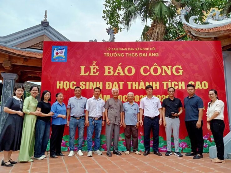 Trường THCS Đại Áng tổ chức Lễ báo công dâng Bác tại khu di tích lịch sử - văn hóa làng Khoa bảng Nguyệt Áng- Ảnh 1.