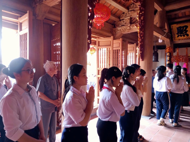 Trường THCS Đại Áng tổ chức Lễ báo công dâng Bác tại khu di tích lịch sử - văn hóa làng Khoa bảng Nguyệt Áng- Ảnh 5.