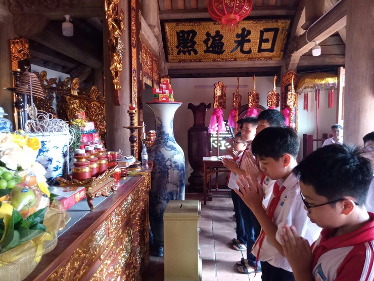 Trường THCS Đại Áng tổ chức Lễ báo công dâng Bác tại khu di tích lịch sử - văn hóa làng Khoa bảng Nguyệt Áng- Ảnh 6.