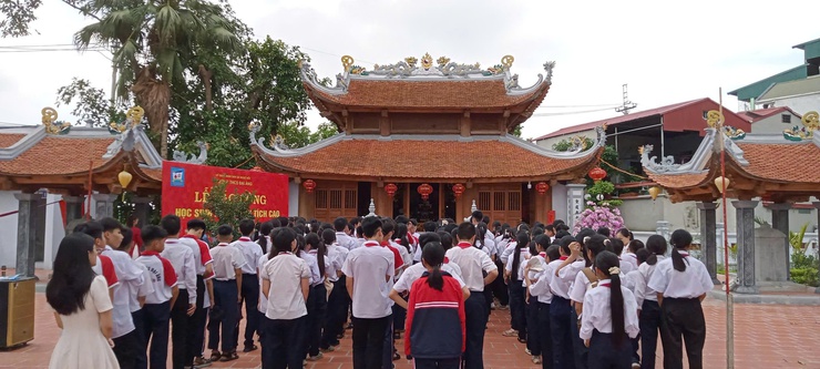 Trường THCS Đại Áng tổ chức Lễ báo công dâng Bác tại khu di tích lịch sử - văn hóa làng Khoa bảng Nguyệt Áng- Ảnh 4.